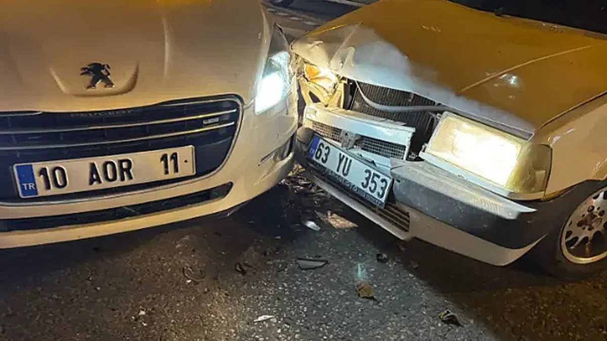 Şanlıurfa’da korkutan kaza! Seyir halindeki araçlar çarpıştı