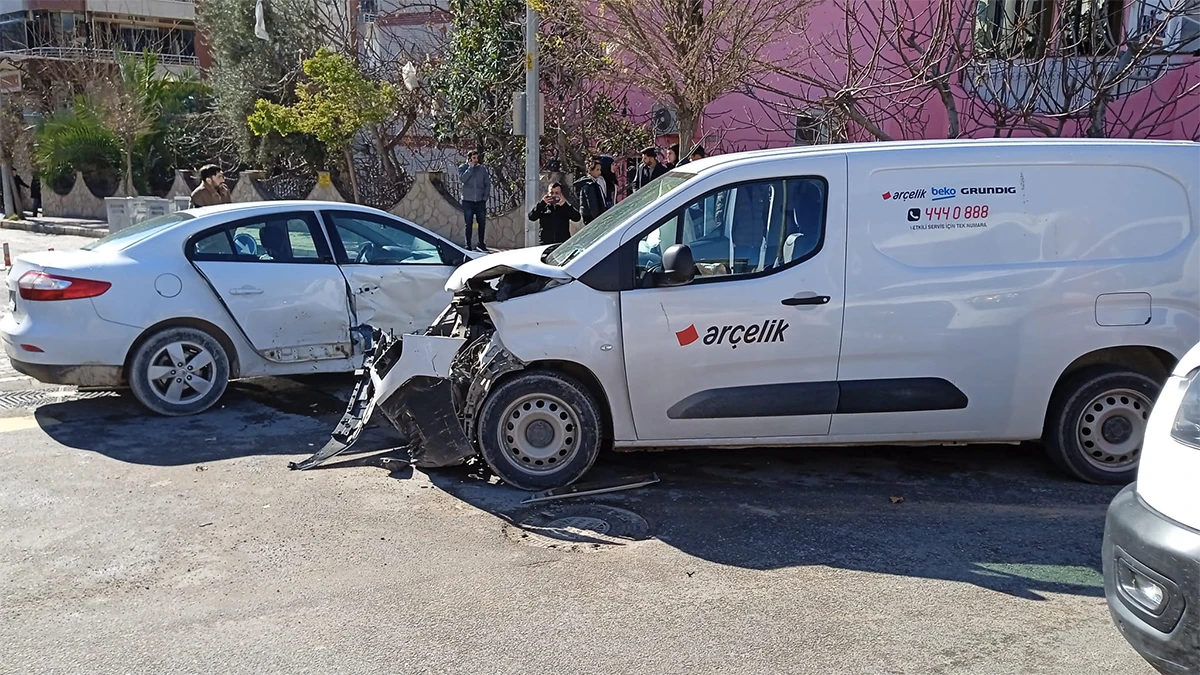 Şanlıurfa Nar Heykeli yanında trafik kazası! 5 yaralı