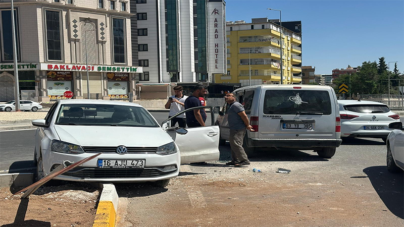 Şanlıurfa’da otomobiller çarpıştı! Yaralılar var