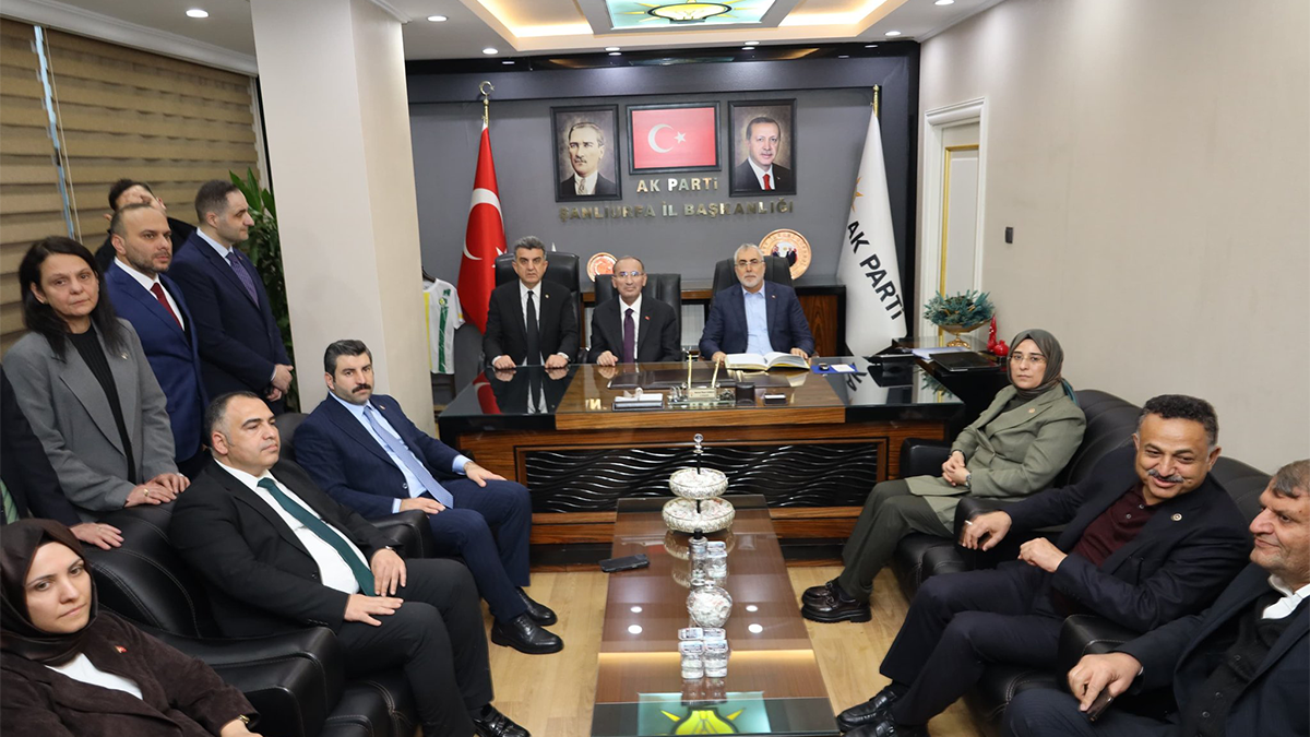 Bakan Işıkhan Şanlıurfa'da AK Parti İl Başkanlığını ziyaret etti