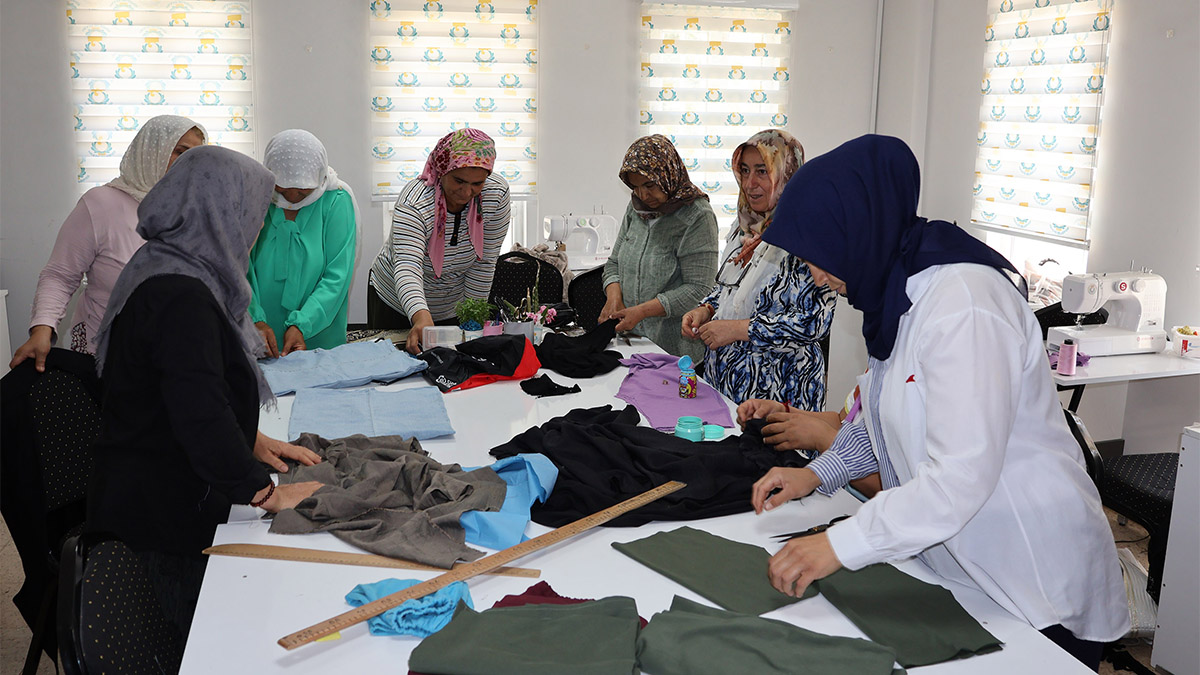Kısaslı kadınlar hem öğreniyor hem de aile ekonomisine katkı sağlıyor