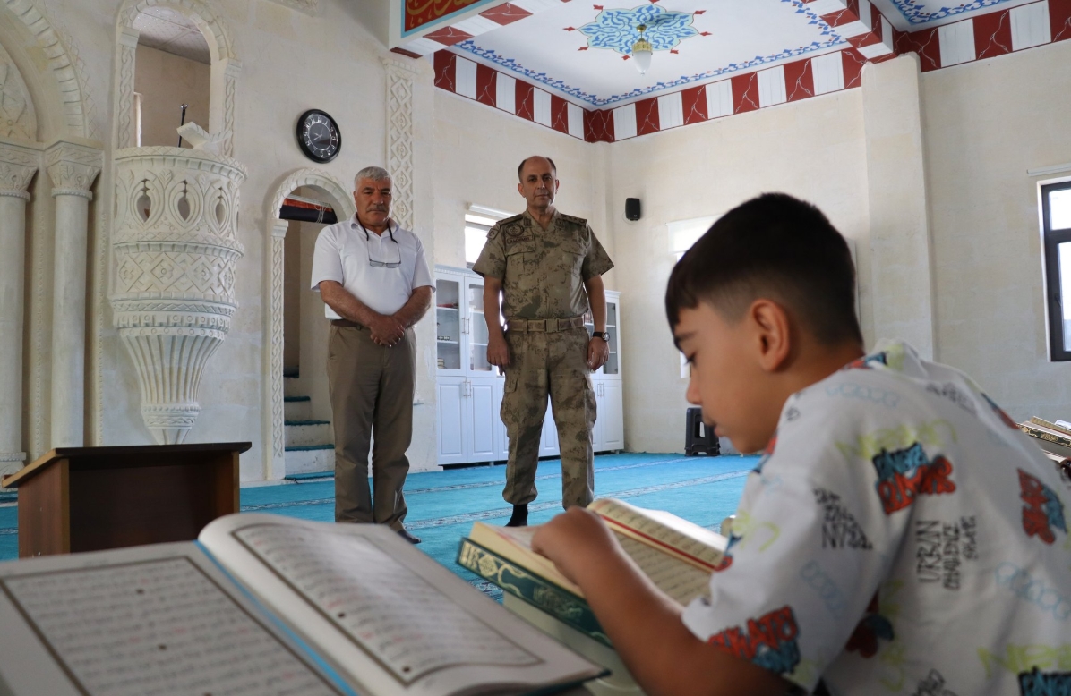 Kışla Camisi'nde Kuran kursu öğrencilerine sürpriz ziyaret