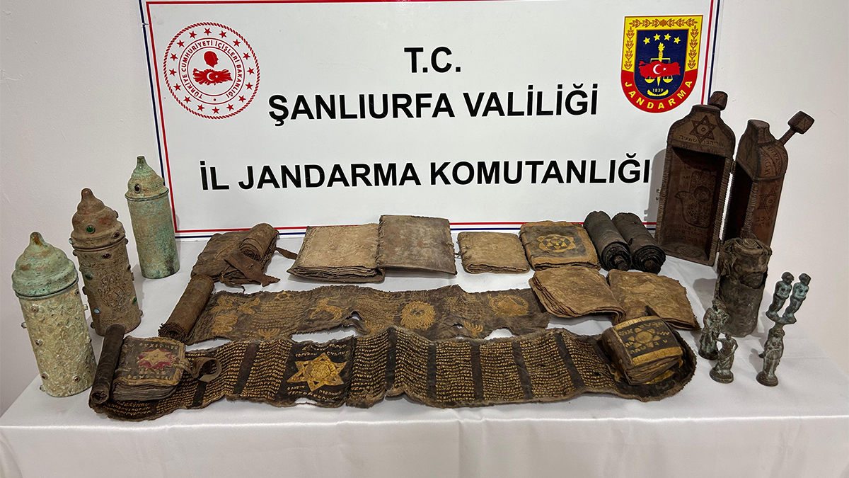 Şanlıurfa’da evden çıkanlar şoke etti! Gizemli heykel ve kitabeler…