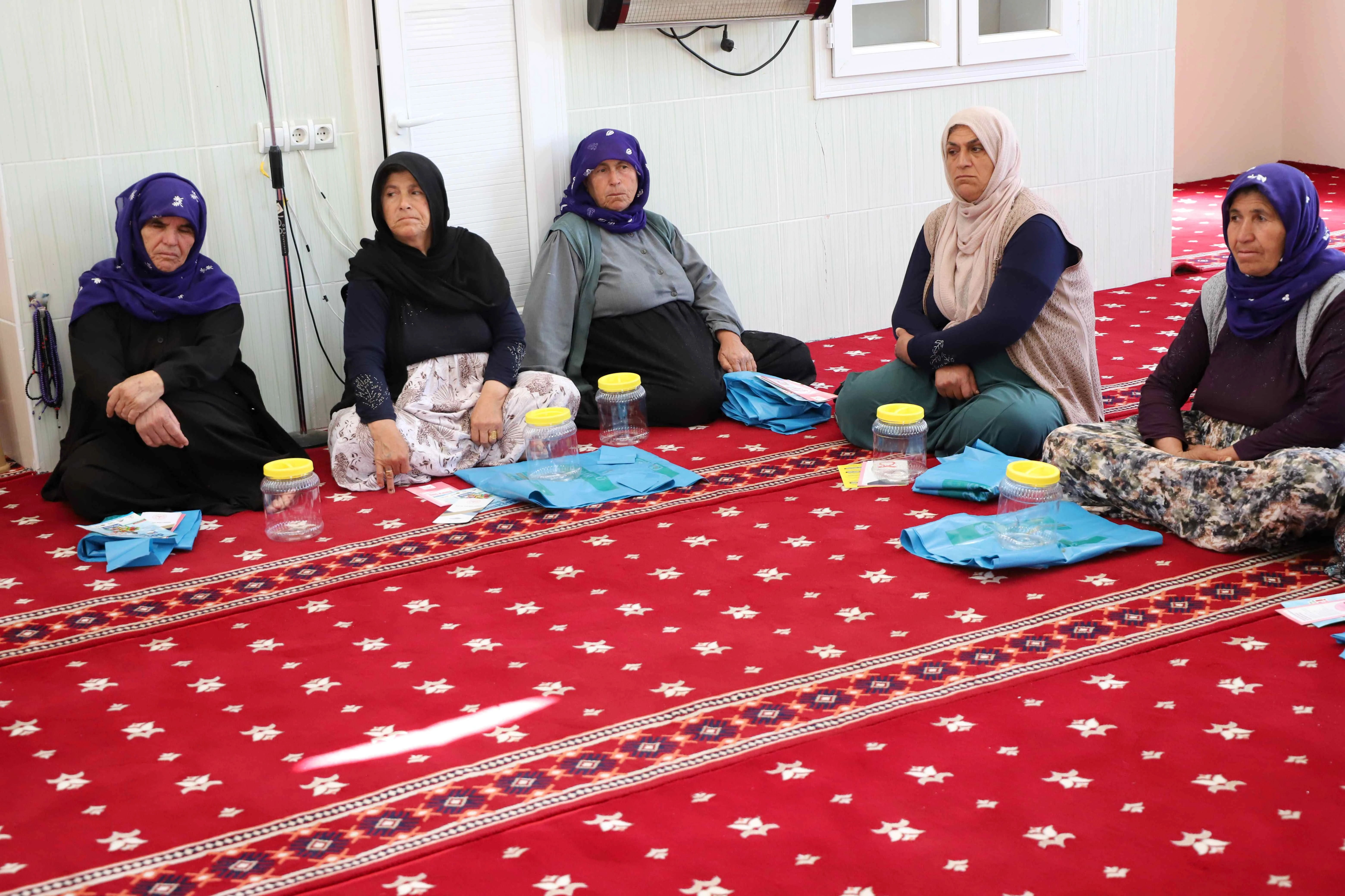 Karaköprü’de köydeki kadınlara geri dönüşüm eğitimi