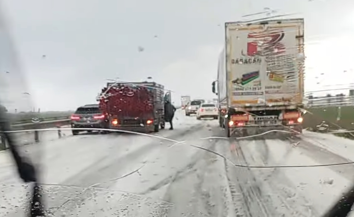 Yola çıkacakların dikkatine! Peş peşe kazalar yaşandı...