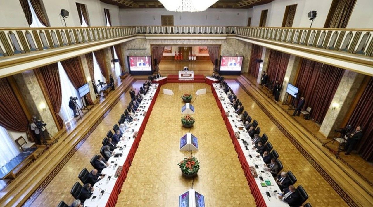 Komisyon bugün toplanıyor: Akademisyenler dinlenecek