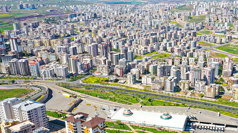 Urfa'da evi olanın başına talih kuşu kondu