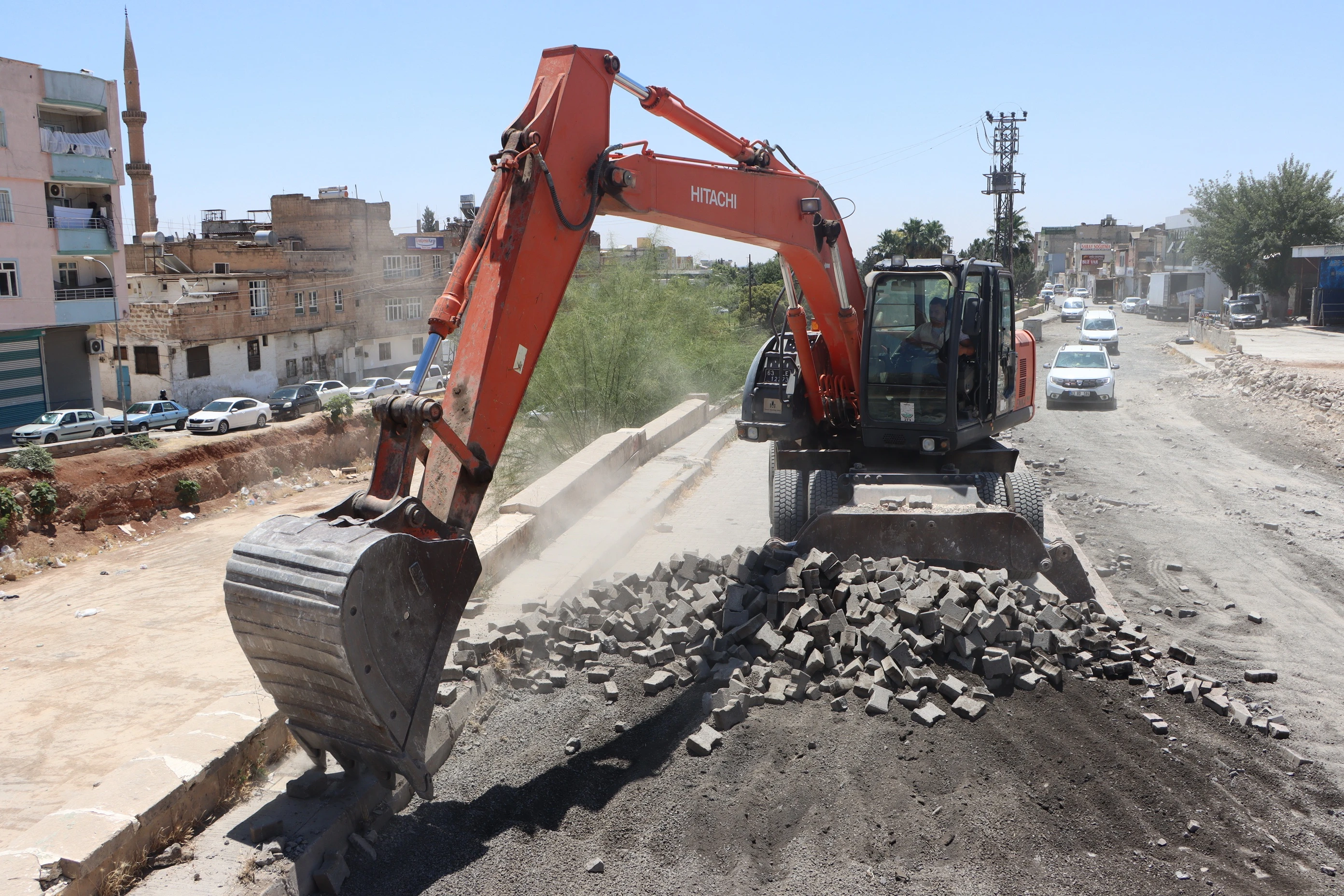 Köstebek yuvasına dönmüştü: Şanlıurfa’da tarihi güzergah baştan aşağı yenilenecek!