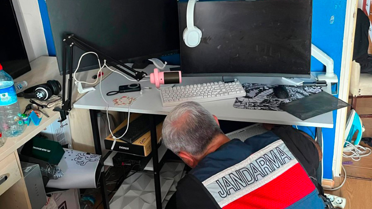 Kredi kartı "Farelerine" MİT tokadı: 3 gözaltı!