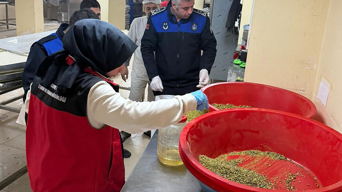 Urfa'da mide bulandıran görüntü: Bayram sofrası zehir olacaktı!