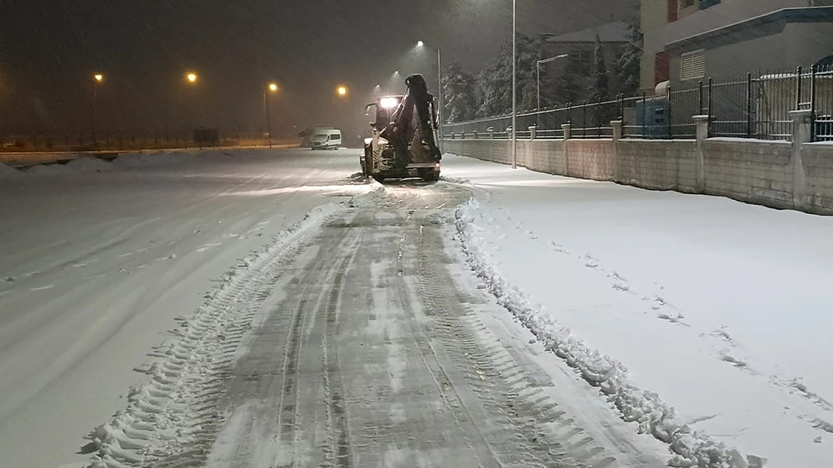 Haliliye’de kar ulaşımı etkilemeden önlemler alındı