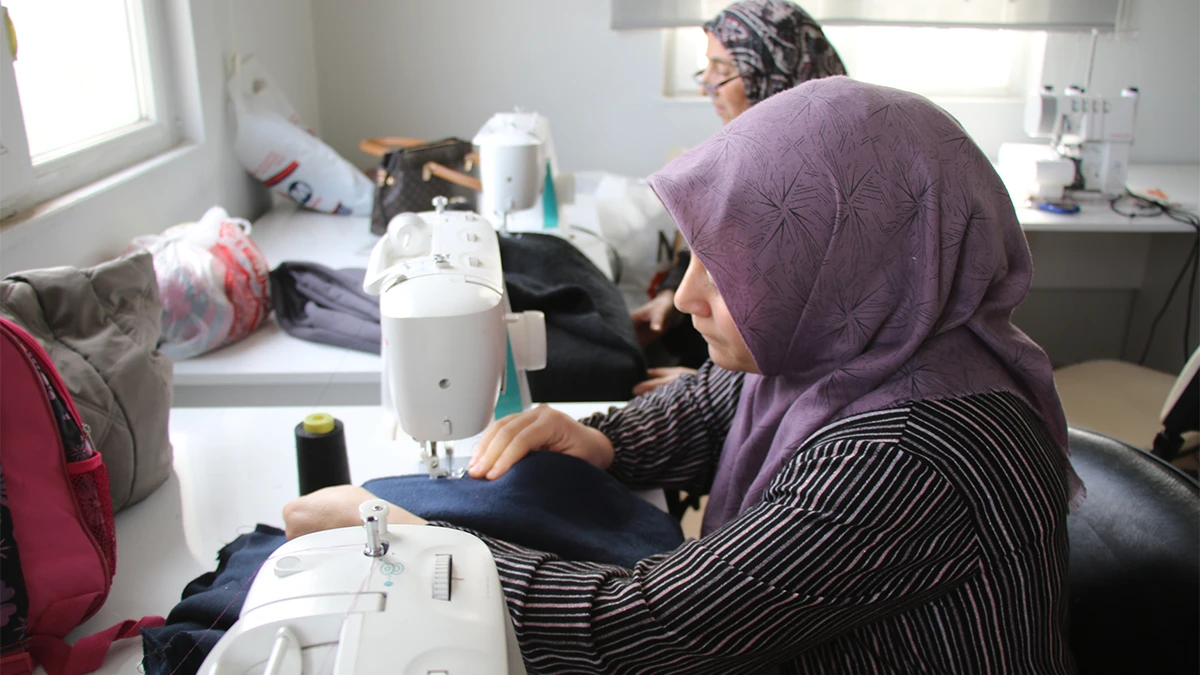 Haliliye'de kadınlar el emeklerini gelir kapısına çeviriyor