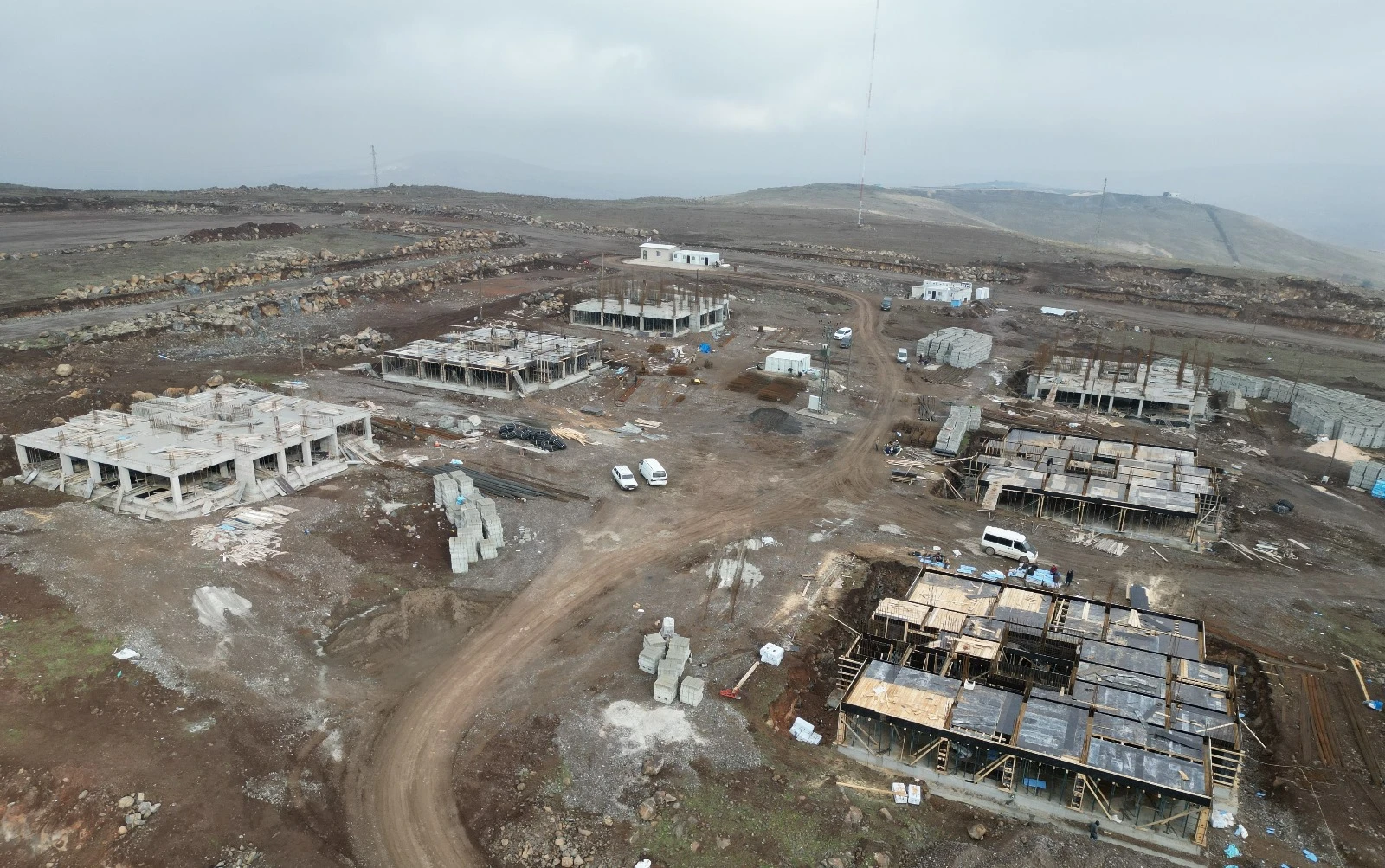 Dar gelirli aileler için yapılıyor:  Şanlıurfa'da 2 bin 500 konutluk projede çalışmalar sürüyor!