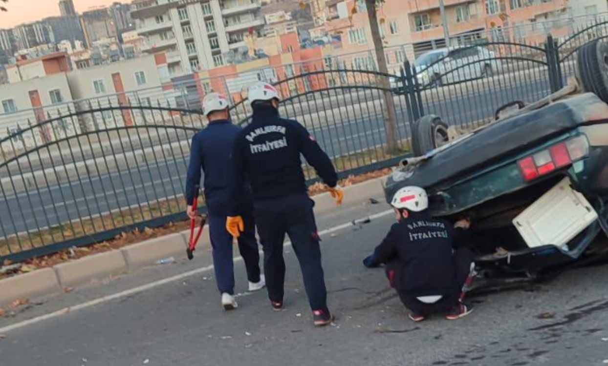 Şanlıurfa'da kaza! Araçta sıkıştılar...