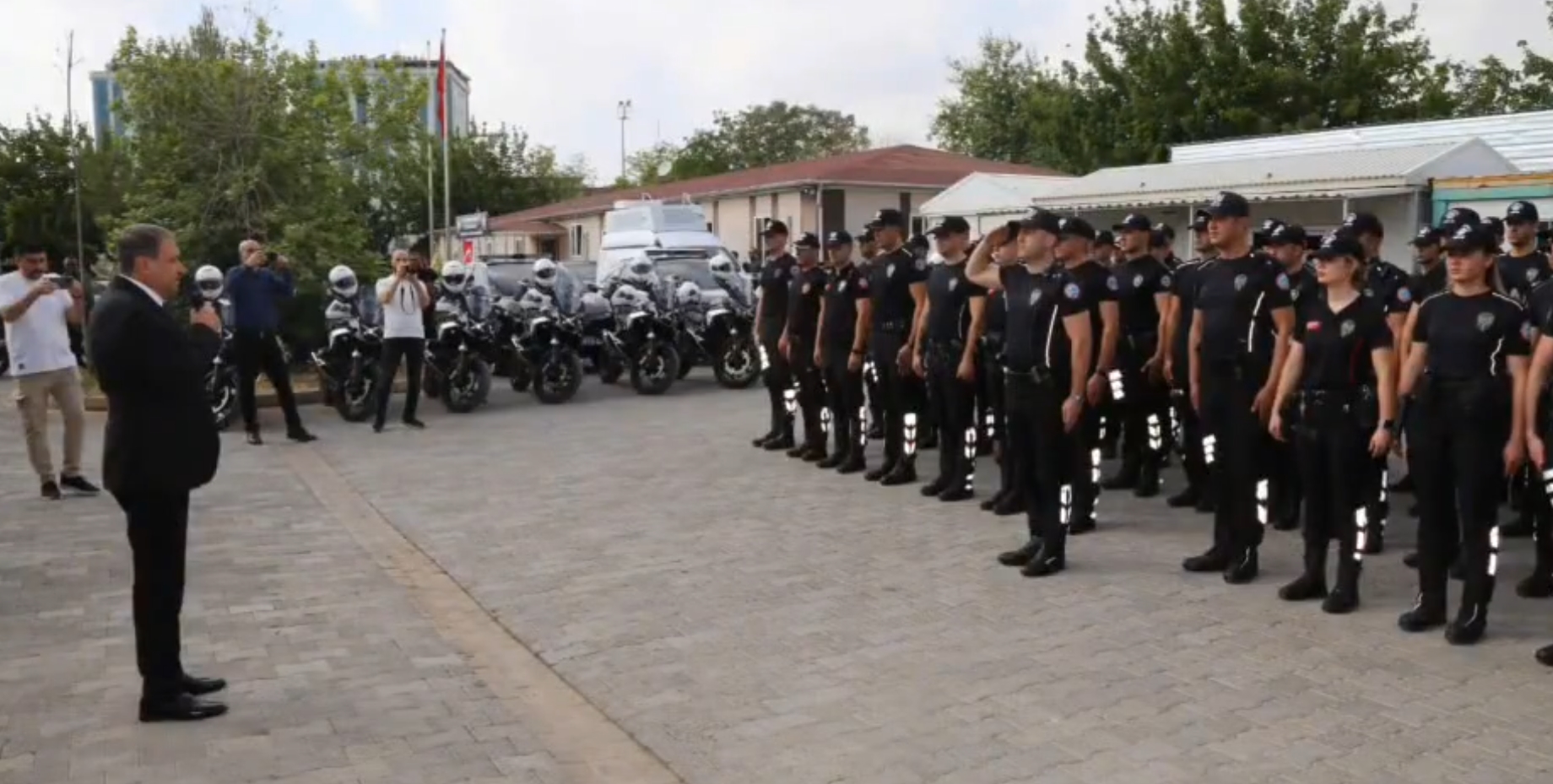 Şanlıurfa'da Validen polislere 'geçmiş olsun' ziyareti... Kurban kesildi