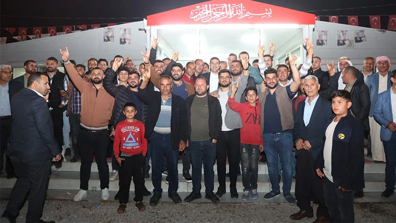 Başkan Özyavuz tebrikleri kabul ediyor