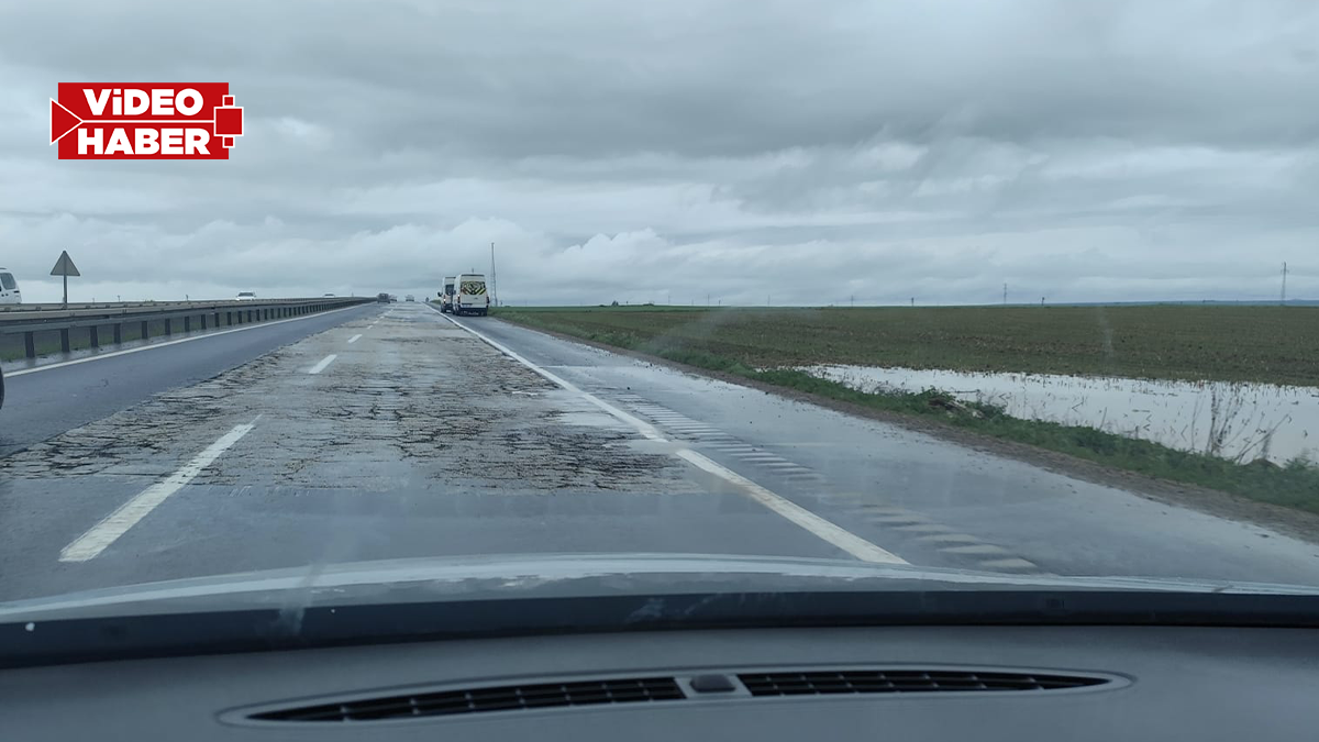 Mardin-Şanlıurfa yolunda çukurlar araç lastiklerini patlattı!
