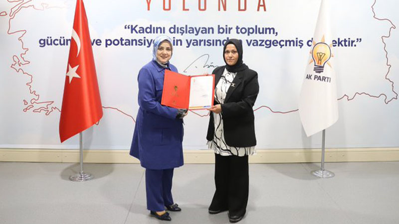 AK Parti Akçakale Kadın Kolları Başkanlığı'nda görev değişimi