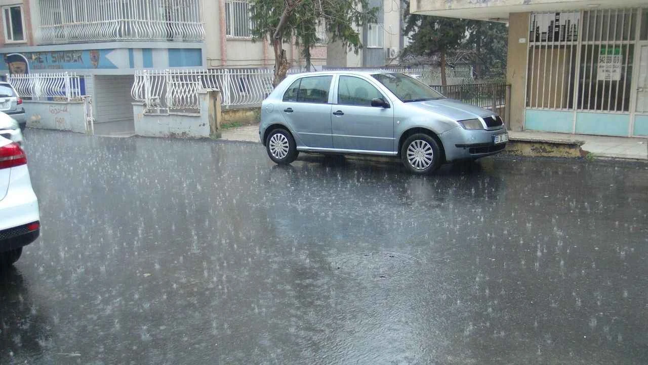 Meteoroloji uyarmıştı: Urfa’da sağanak yağış etkili oluyor