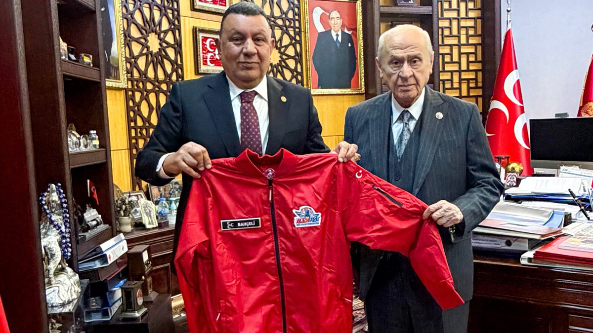 Özyavuz’dan MHP lideri Bahçeli’ye TEKNOFEST için özel takdim