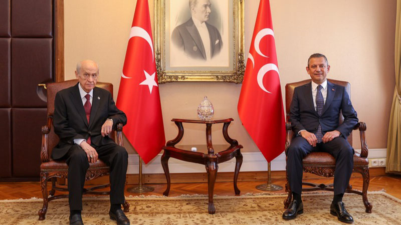 MHP lideri Bahçeli'den CHP Genel Başkanı Özel'e geçmiş olsun telefonu