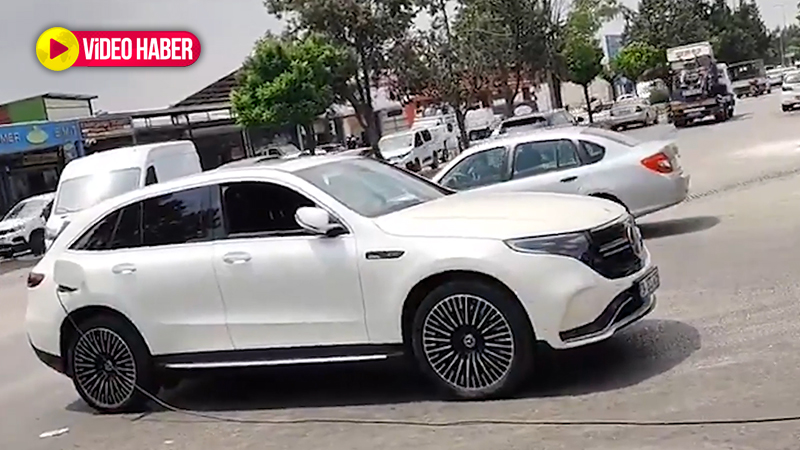 Milyonluk lüks aracı görenler şaşırdı! Trafikte tehlikeli şarj