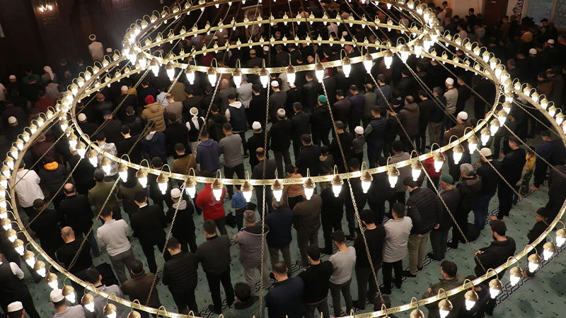 Enderun usulü teravih Haliliye'de yaşatılıyor: Binlerce kişi bir araya geldi