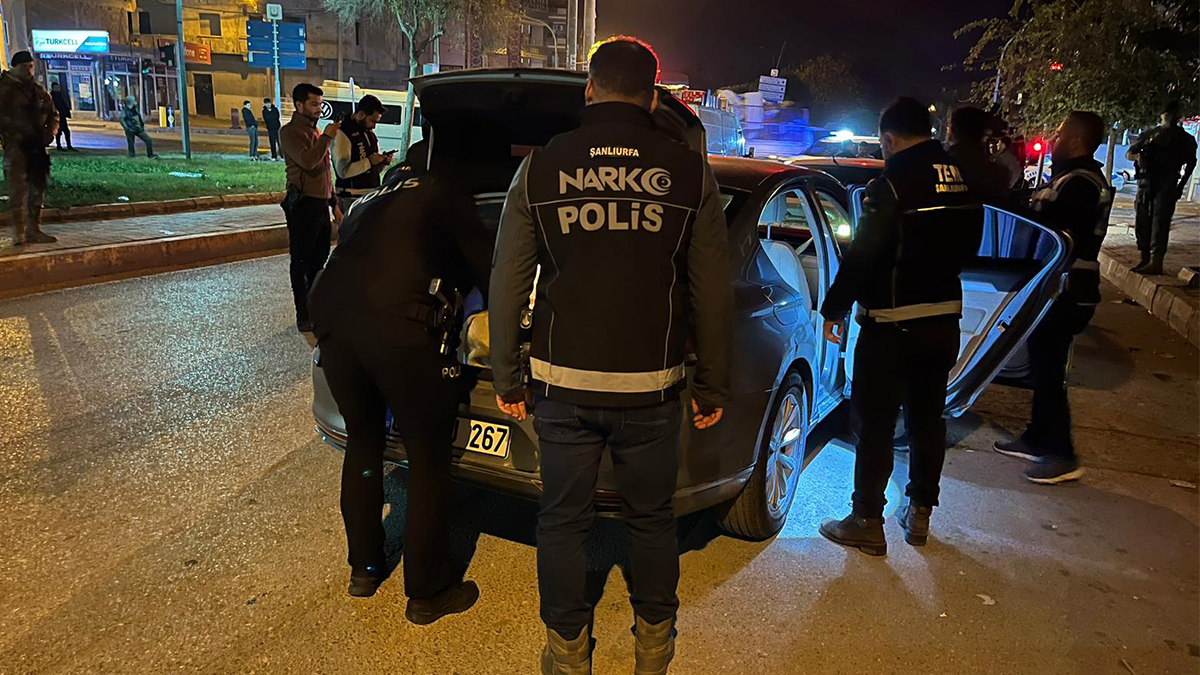 Şanlıurfa'da gece denetimlerinde 8 kişi gözaltına alındı