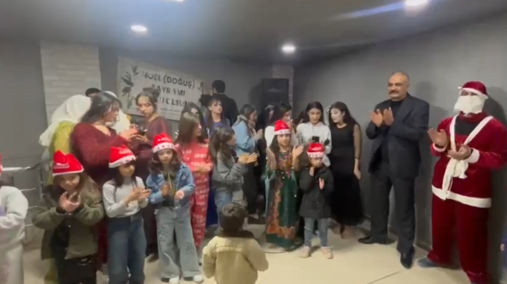 Şanlıurfa'da Noel kutlayanların sayısı her yıl artıyor... Halaylar, şarkılar, ilahiler