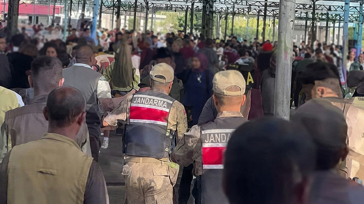 Şanlıurfa’da hayvan pazarında ortalık karıştı! Sopalar havada uçuştu
