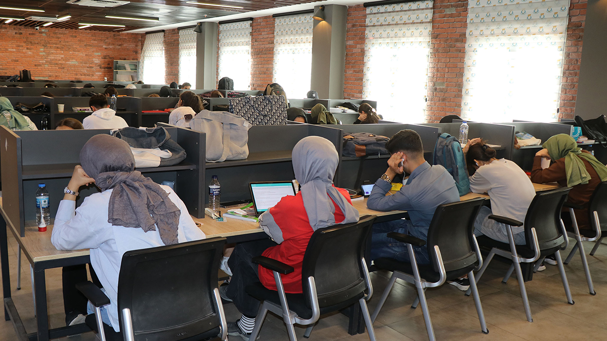 Haliliye’de gençler ücretsiz merkezlerde geleceğe hazırlanıyor