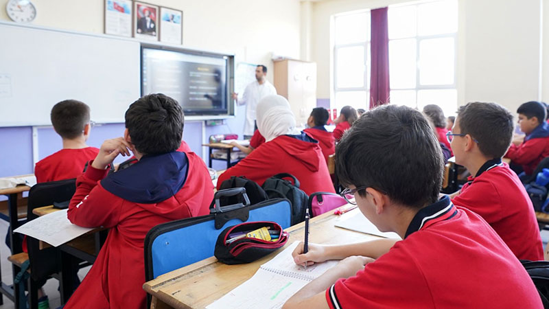 Tüm ortaokullarda uygulanacak! Yabancı dil eğitimi sil baştan