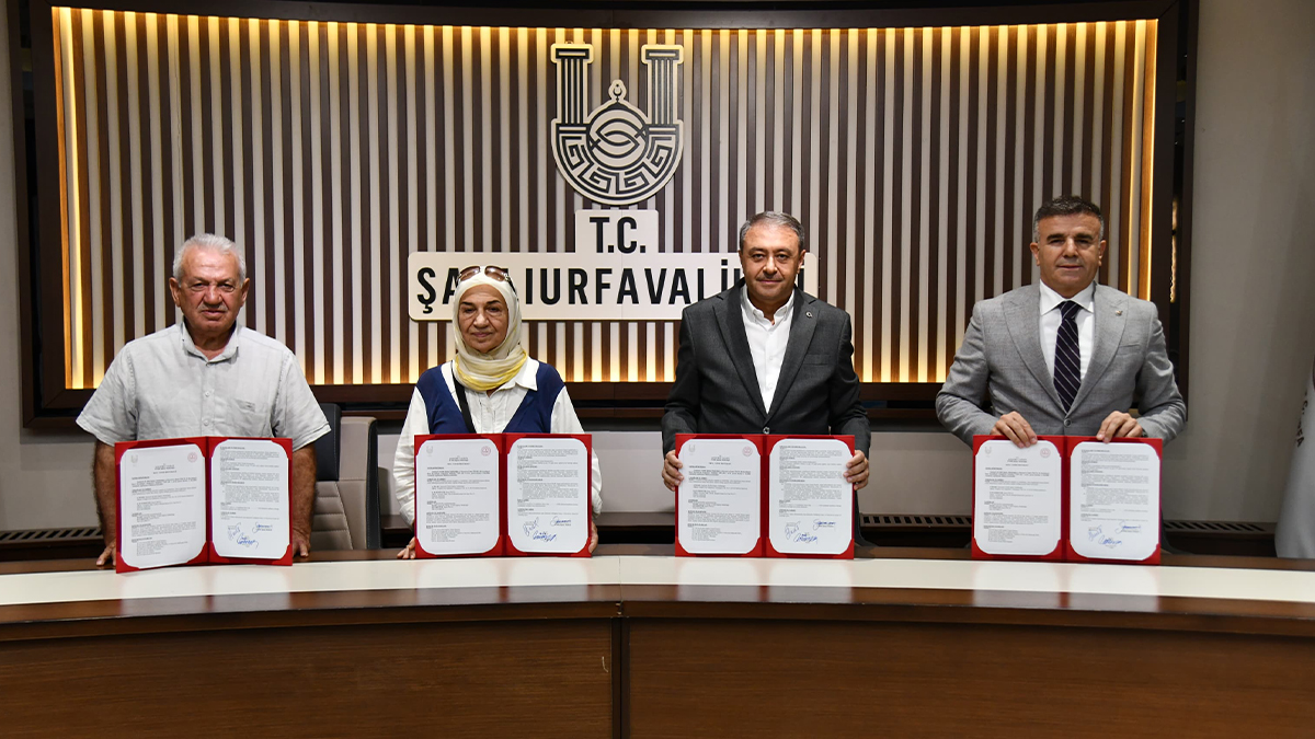 Şanlıurfa bu öğretmeni konuşuyor: 33 yıl okuttu, şimdi de okul yaptırıyor!