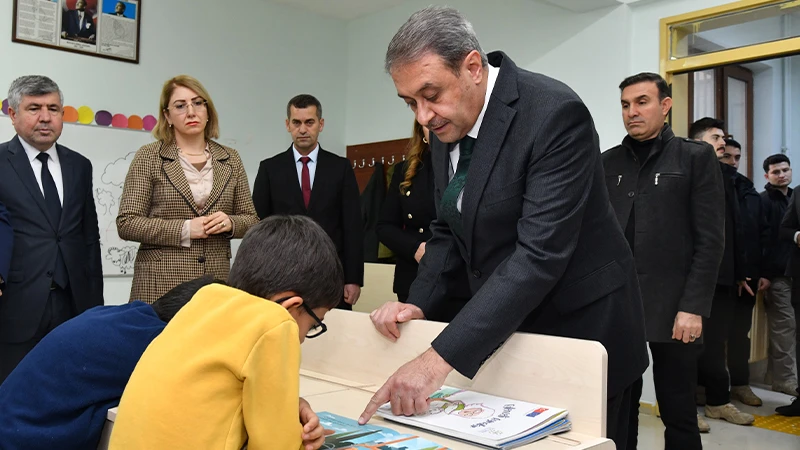Vali Şıldak, görme engelli öğrencilerle buluştu: “Pozitif ayrıcalık tanıyacağız”