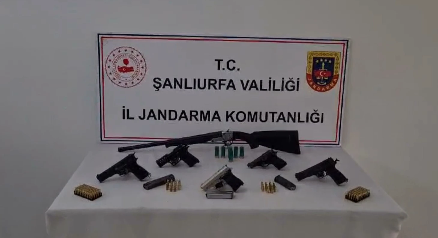 Jandarmadan terör operasyonu! Kamu görevlisi de yakalandı