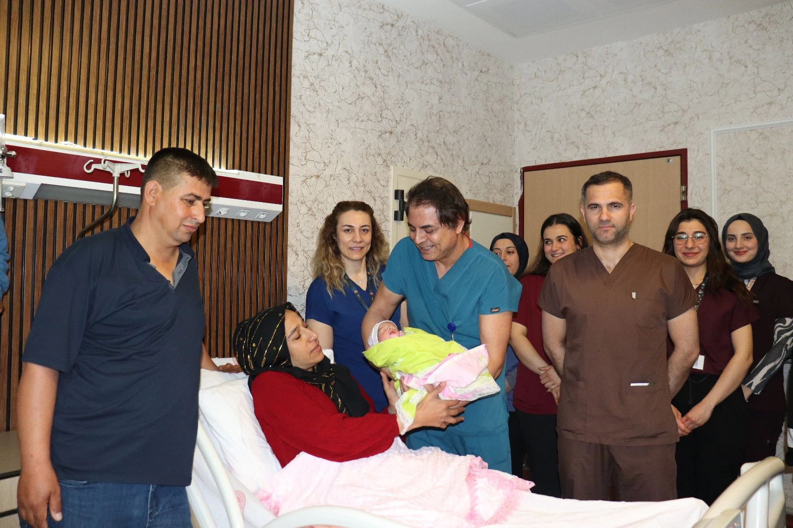 “Olmaz” dediler, oldu! 15 yıl sonra Şanlıurfa’da mucize bebek dünyaya geldi