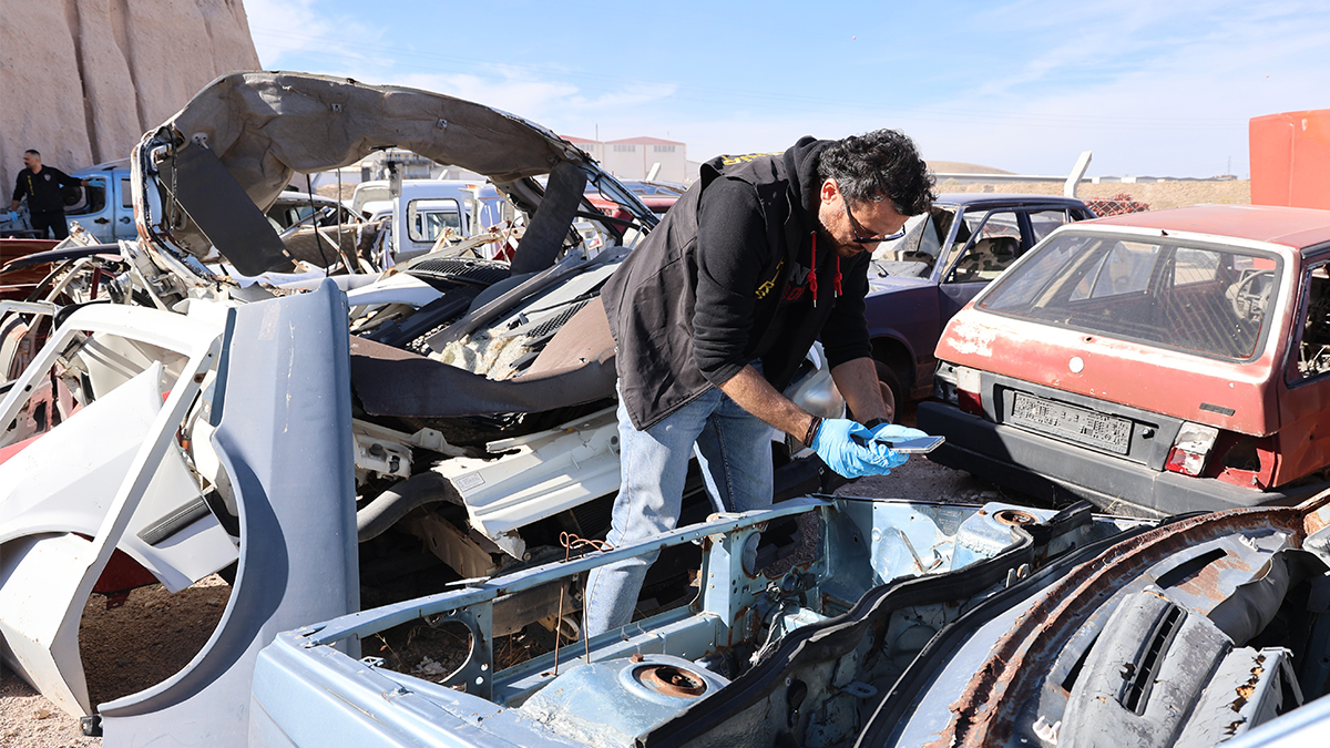 Hasarlı araçları değiştiren suç örgütüne baskın! Şanlıurfa da aralarında
