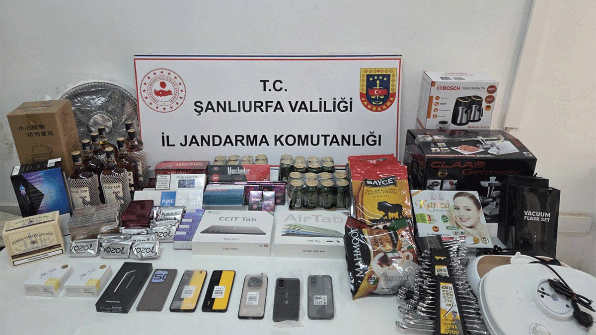 Suruç’ta jandarmadan operasyon! Adeta kaçak ürün fışkırdı