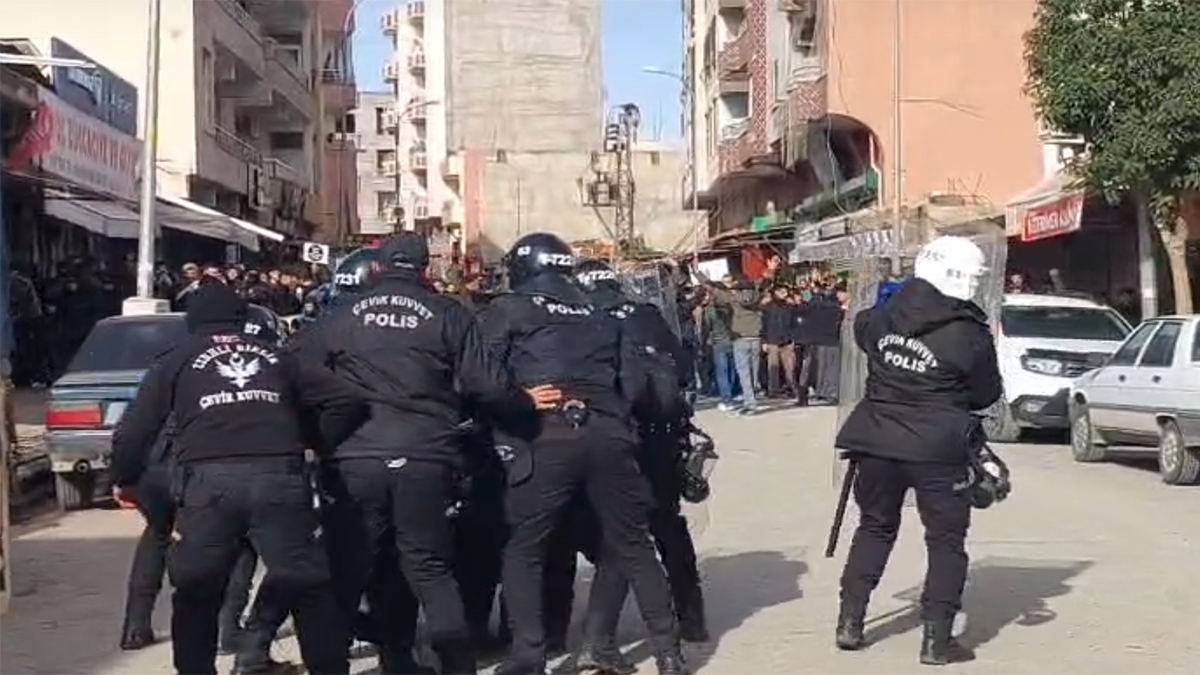 Viranşehir’de izinsiz gösteriye müdahale: 10 gözaltı