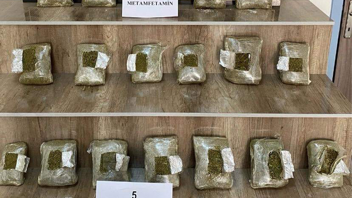 Şanlıurfa’da kilolarca metamfetamin ve esrar ele geçirildi! 2 gözaltı