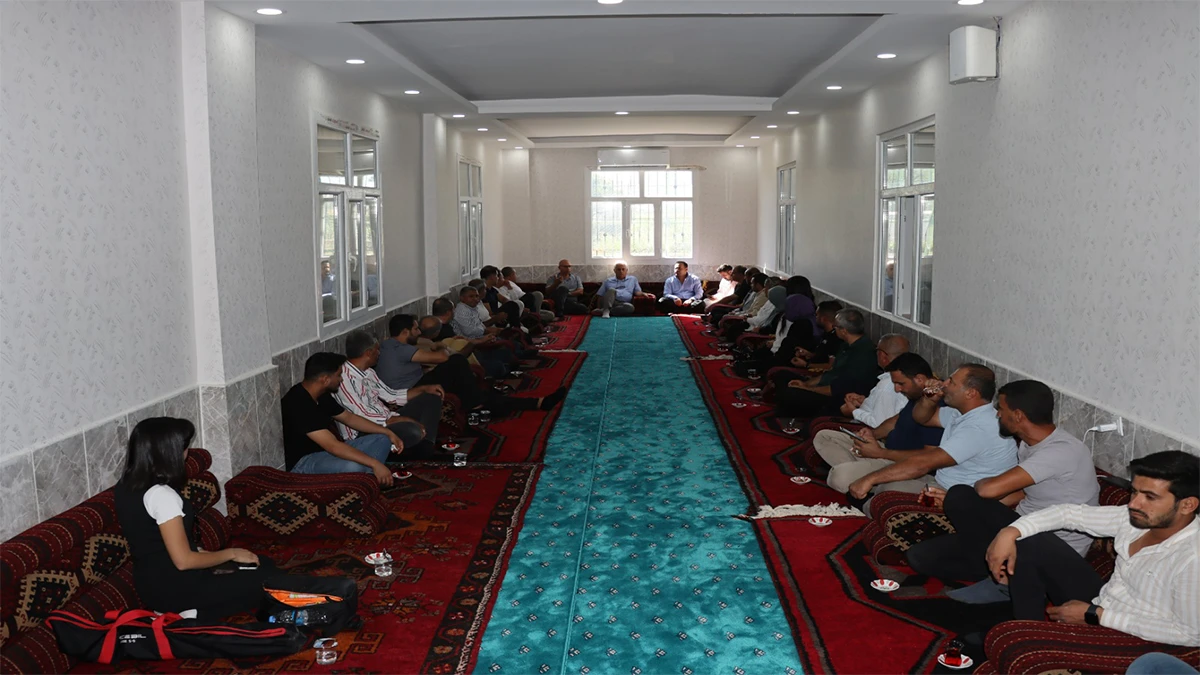 Şanlıurfa’da pamukta rekolteyi uçuracak formül: Akademisyenler çiftçilerle birlikte tarlaya indi