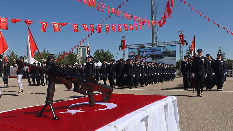 Şanlıurfa’da şehit olan babanın izinden gitti! Polis oldu