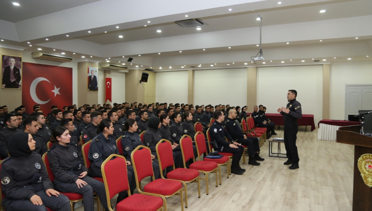 Şanlıurfa'da polis adayları stajlarını tamamladı! Emniyet Müdürüyle buluştular...