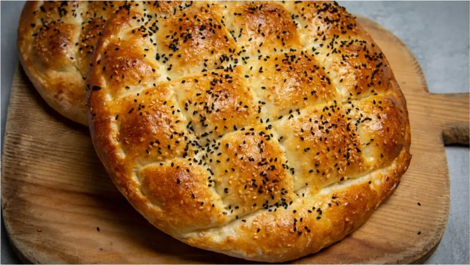 Fırından yeni çıkmış gibi: Evde ramazan pidesi nasıl yapılır?