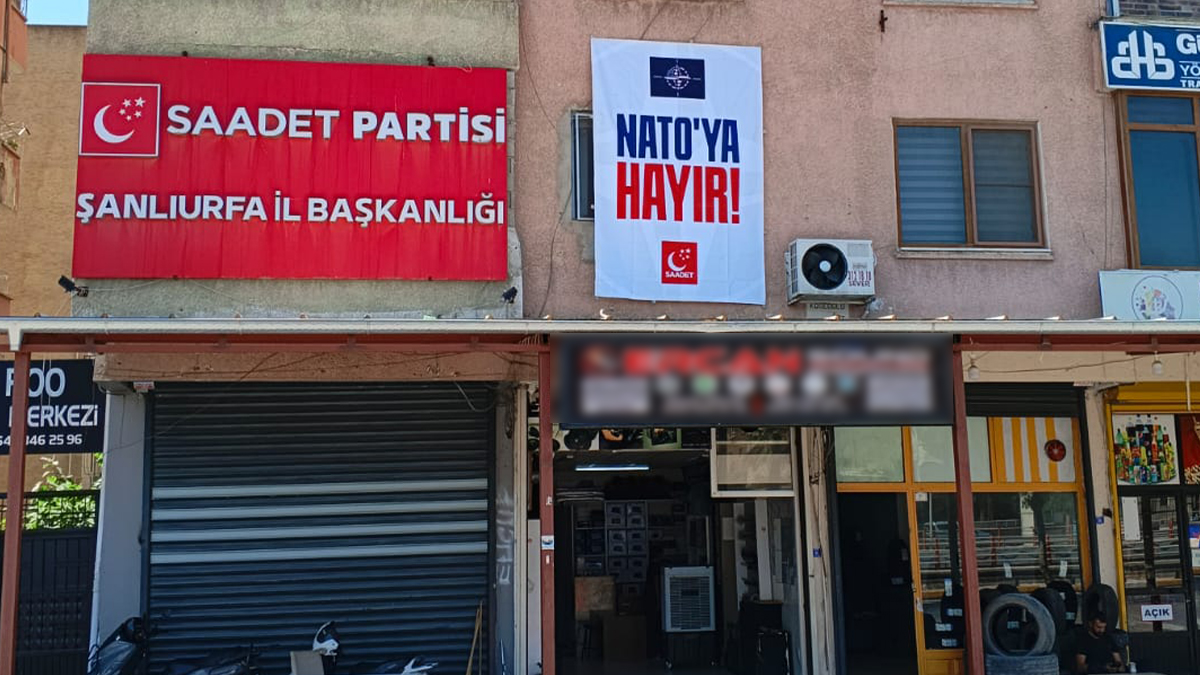 Saadet Partisinden NATO Zirvesi’ne pankartlı eylem! Şanlıurfa’da da asıldı