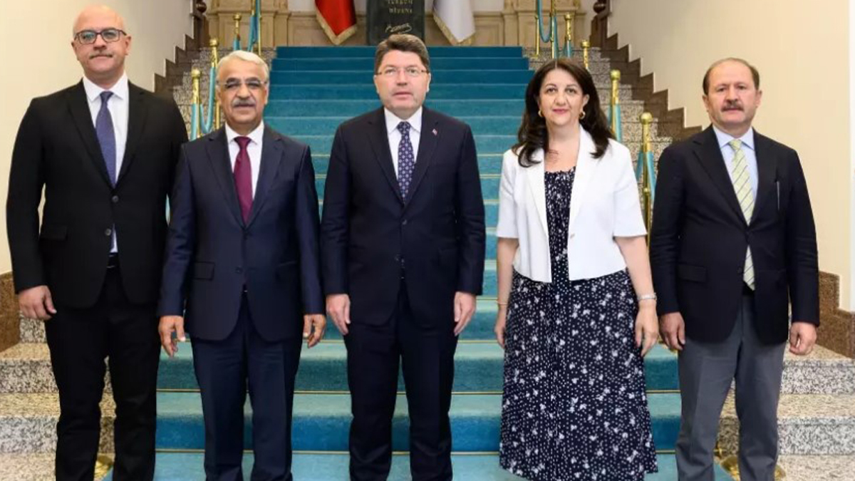 DEM heyeti Bakan Tunç ile görüştü! Süreçte yasal düzenleme hazırlığı