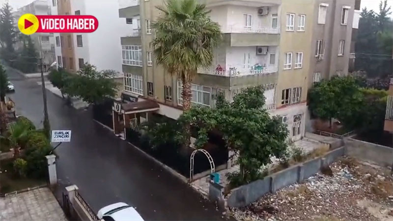Bir anda bastırdı! Şanlıurfa'da sağanak ve dolu etkili oldu