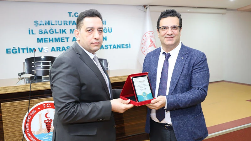Şanlıurfa’da sağlıkta 25 yılını dolduranlara plaket verildi