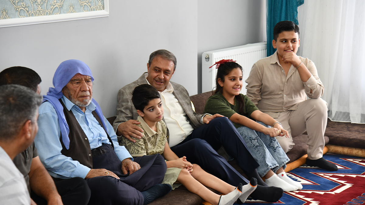 Vali Şıldak’tan şehit babasına özel ziyaret!