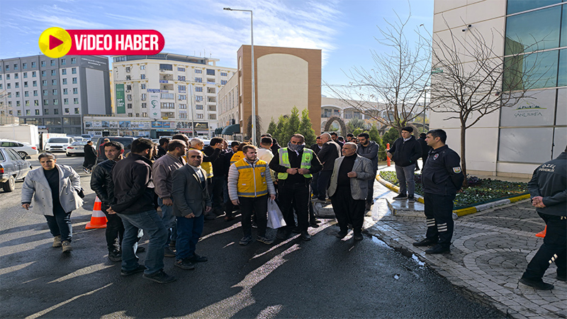 Şanlıurfa Büyükşehir önünde eylem! Haksız yere işten çıkarıldıklarını iddia ettiler
